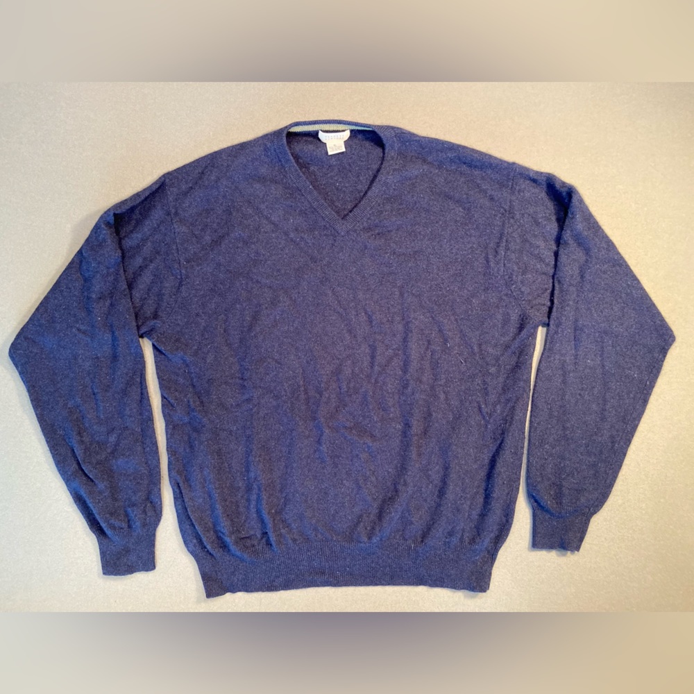 Barney’s Blue Cashmere Men’s V Neck Sweater. Great Condition. Size XL‎